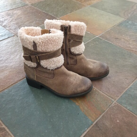 UGG Blayre Black Boots - Picture 9 of 10